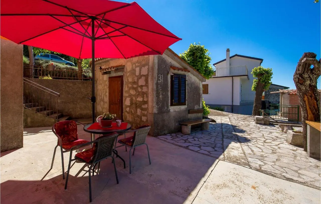 1 Bedroom Beautiful Apartment In Brsec 0*,