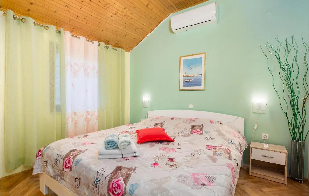1 Bedroom Beautiful Apartment In Brsec Croatia