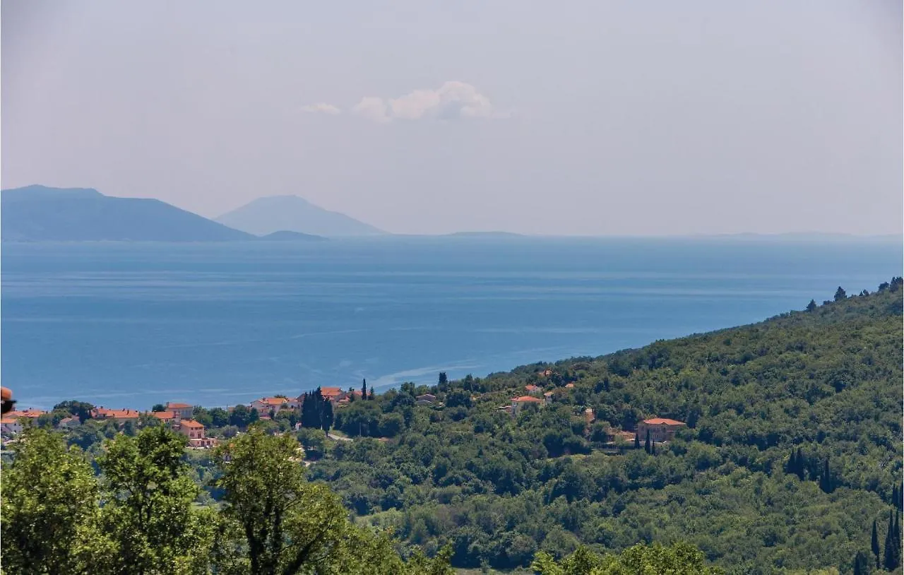 1 Bedroom Beautiful Apartment In Brsec Croatia