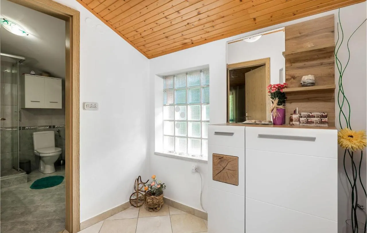1 Bedroom Beautiful Apartment In Brsec Croatia