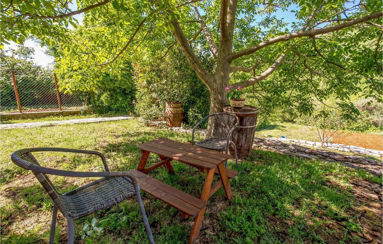 1 Bedroom Beautiful Apartment In Brsec