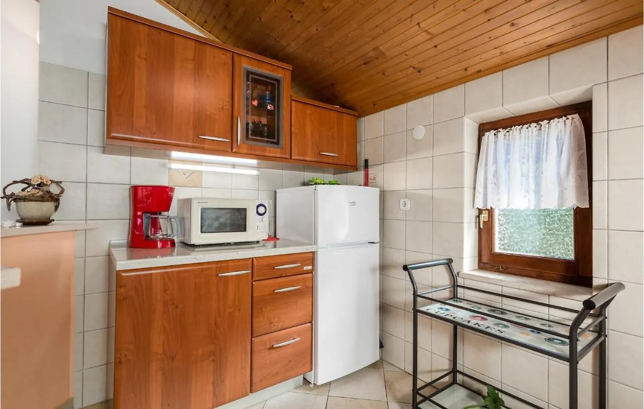 1 Bedroom Beautiful Apartment In Brsec Croatia