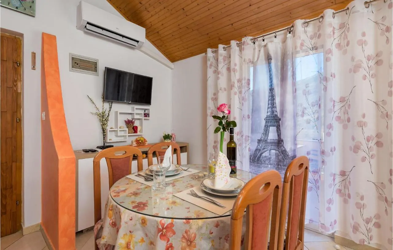 1 Bedroom Beautiful Apartment In Brsec Croatia